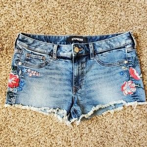 Express Shortie Relaxed Low Rise Shorts Cut Off Floral Embroidery Womens Size 6
